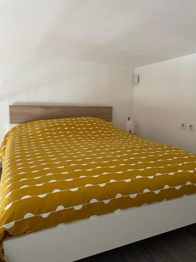 Immeuble Les Perdrix Apartamento Quimper Exterior foto